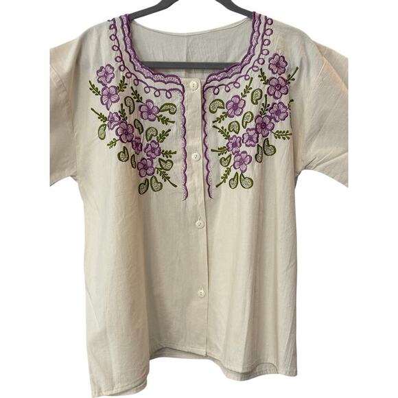 Women’s Unbranded Purple Floral Embroidered Crème Shirt Sz L - Picture 1 of 3